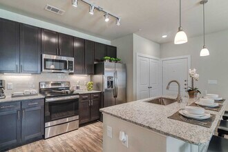 Building Photo - Southfork Lake