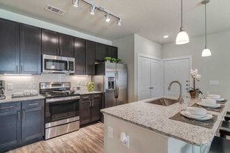 Building Photo - Southfork Lake