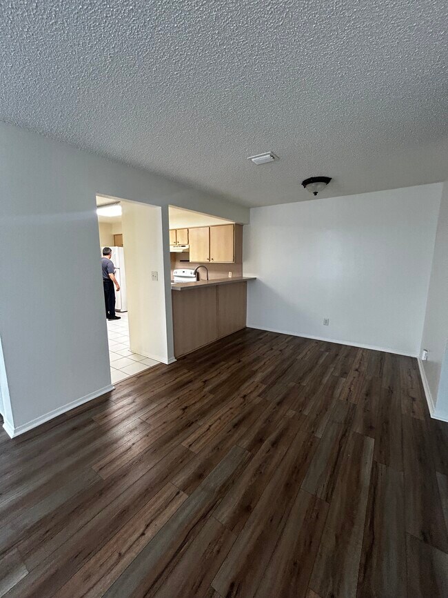 Encimera de comedor/cocina - 2365 E Geddes Ave
