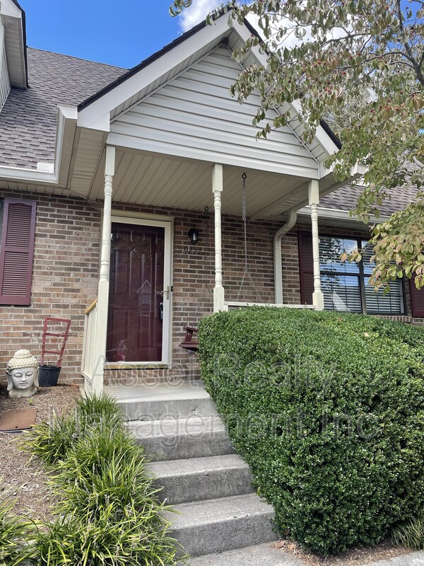 Foto del edificio - 9227 Shady Bend Ln