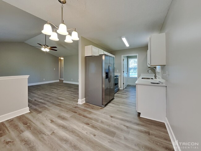 Foto del edificio - 1412 Grovewood Dr