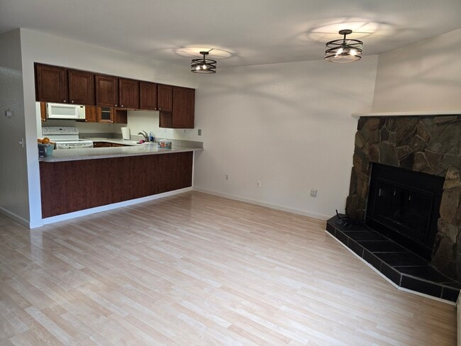 Building Photo - 355 Donna Dr