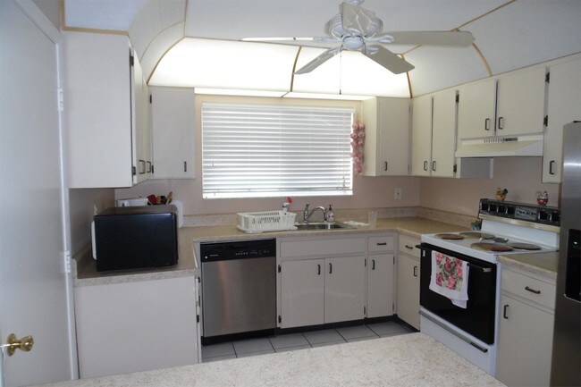 Building Photo - 4204 Surfside Ct