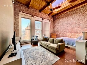 Building Photo - 308 W 8th St