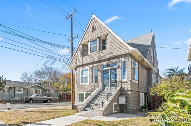 Building Photo - Unit A