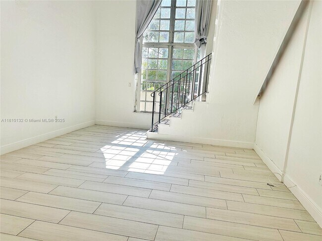 Foto del edificio - 10901 N Kendall Dr