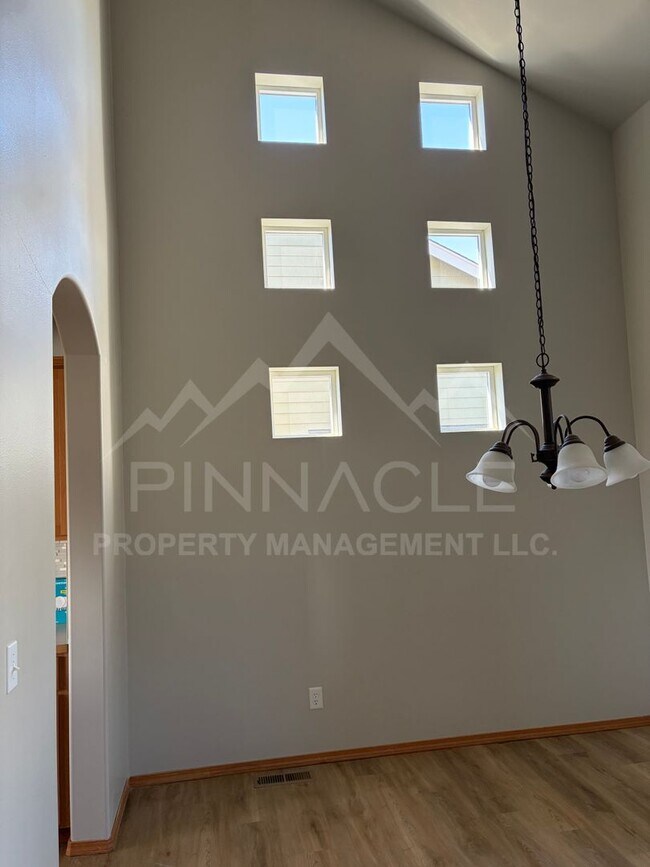 Building Photo - 1808 Clearview Dr