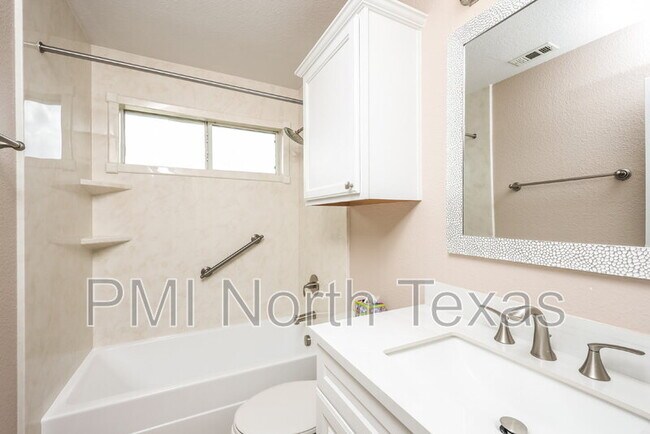 Building Photo - 9112 Garden Grove Dr