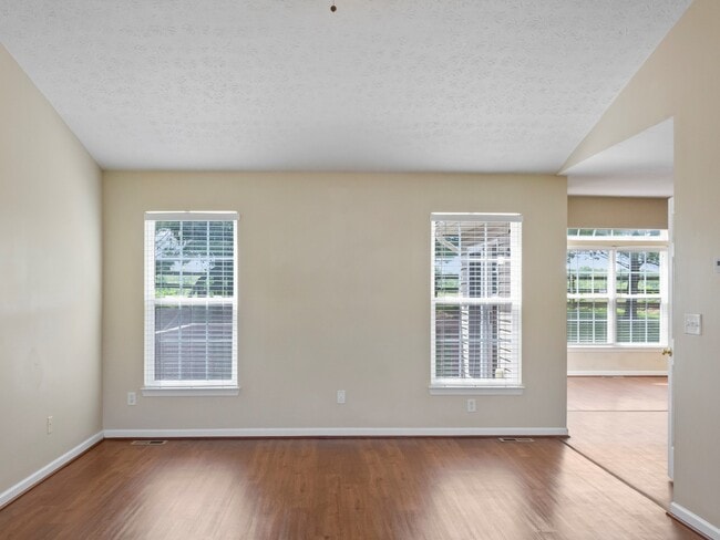 Foto del edificio - 443 Indian Lake Dr