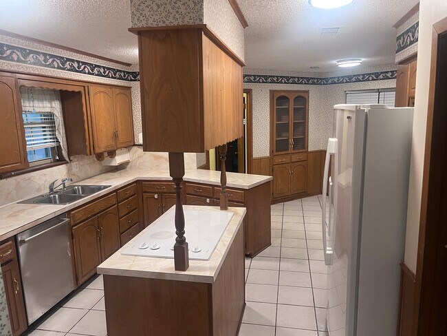 Building Photo - Brick 3/2/2 in Nice Denison Neighborhood O...