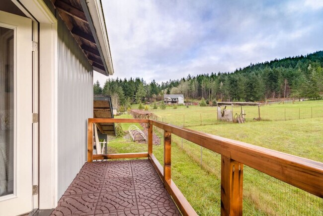 Building Photo - 33010 Fircreek Ln