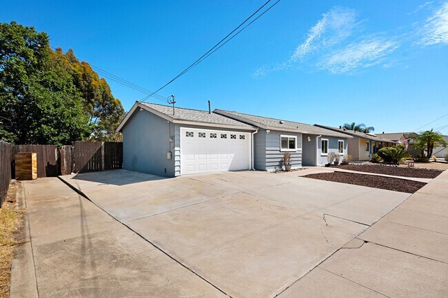 Foto del edificio - Beautiful 3BD 2BA House Sitting on Over 1/...