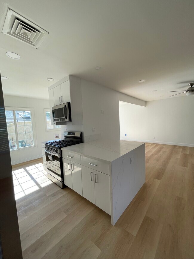 Foto del edificio - 7721 Chimineas Ave