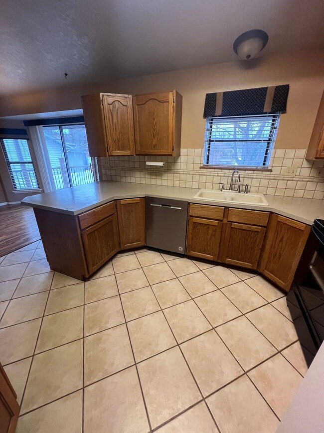 Foto del edificio - 3 Bedroom 3 Bathroom Highland area home.