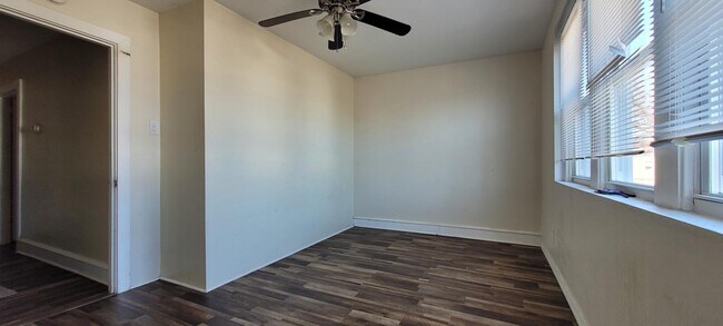 Foto del edificio - 302 Burmont Rd