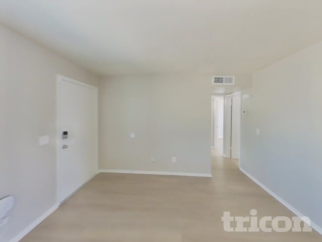 Building Photo - 7331 W Mountain View Rd