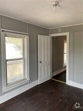 Building Photo - 302 N Rutland St
