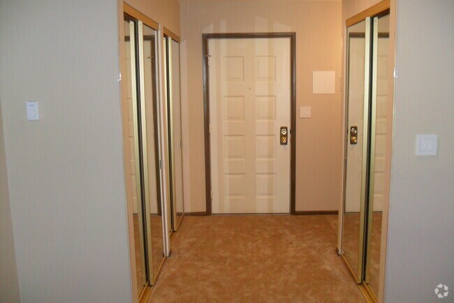 Building Photo - 10640 N Ivy Ct
