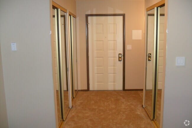 Building Photo - 10640 N Ivy Ct