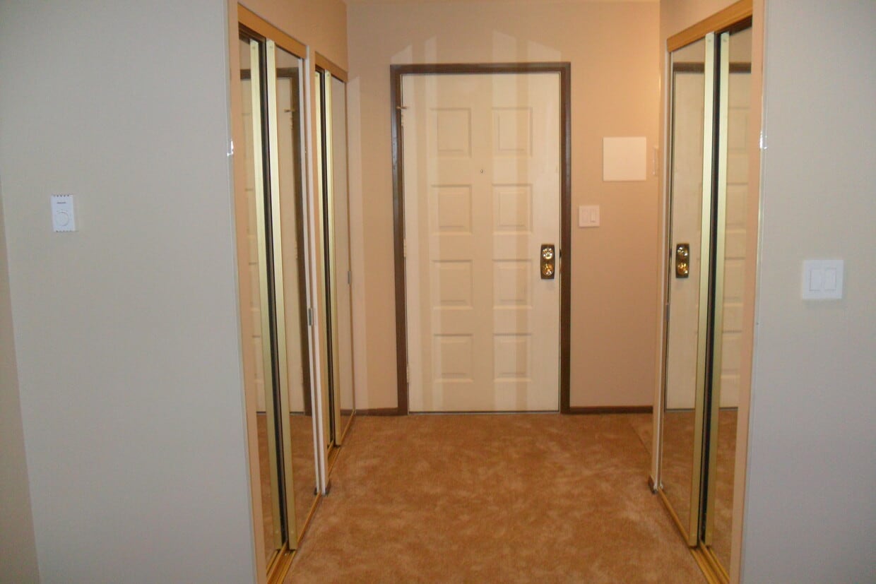 Primary Photo - 10640 N Ivy Ct