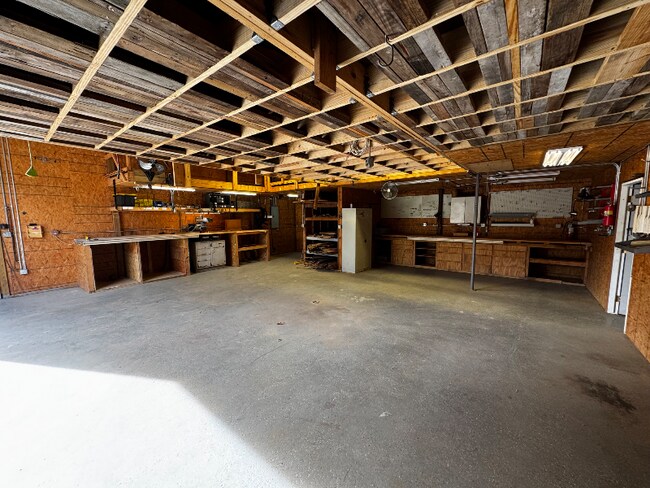 Building Photo - 791 Canterbury St