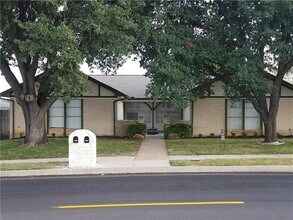 Building Photo - 6919 W Cleburne Rd