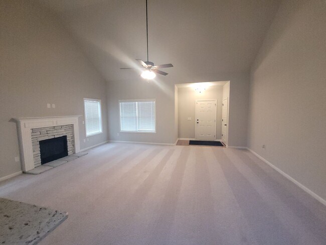 Foto del edificio - 4 bedroom 2.5 bath