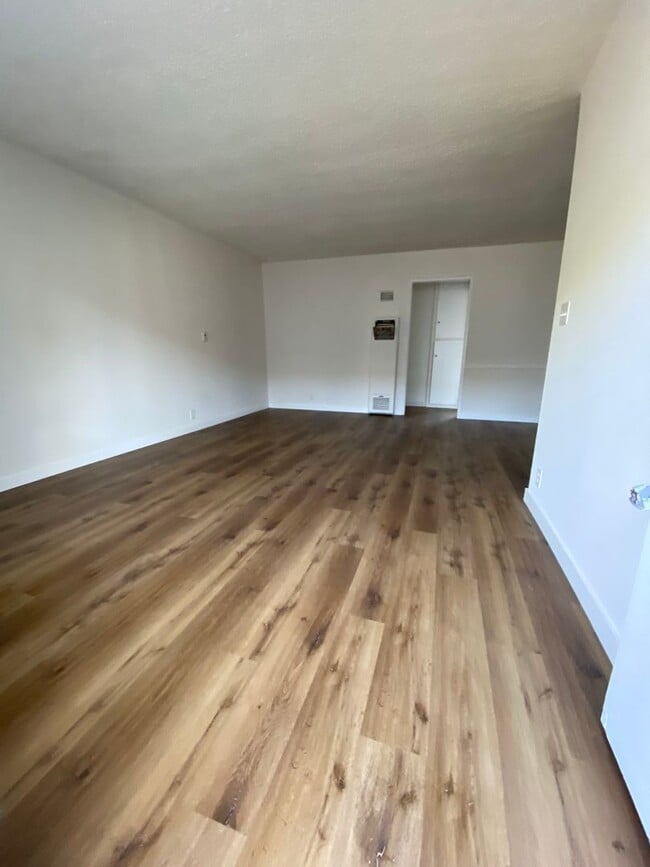 Building Photo - 629 Hayworth Ave