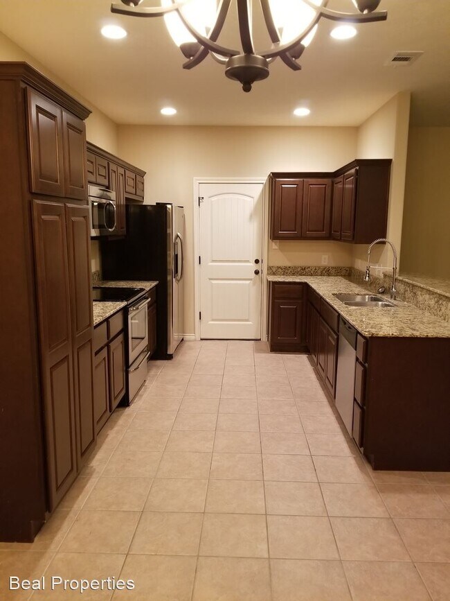 Foto del edificio - 4311 Whispering Creek Ct