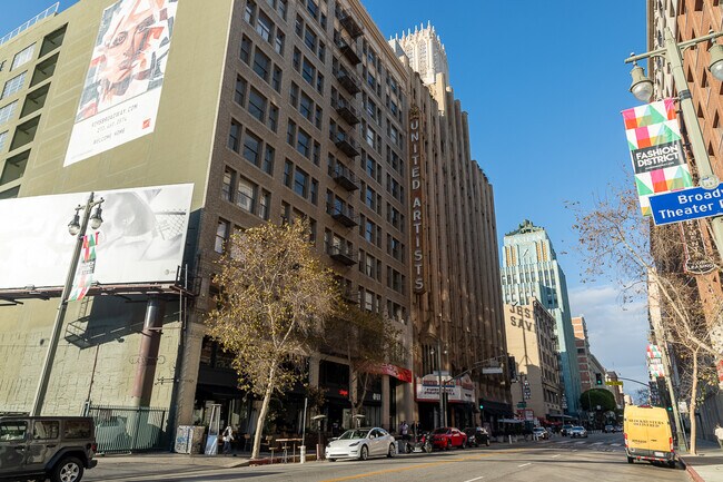 Foto del edificio - 939 S Broadway