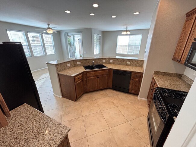 Foto del edificio - Gorgeous 3Bed/2.5Bath/2Car, 2-Story Home located in Loretta Bay