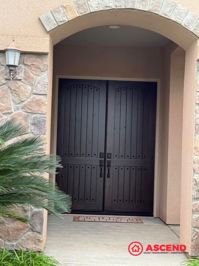 Foto del edificio - Stunning 4 bedroom + office in Seven Oaks!