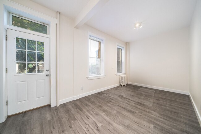 Foto del edificio - 6512 Palisade Ave