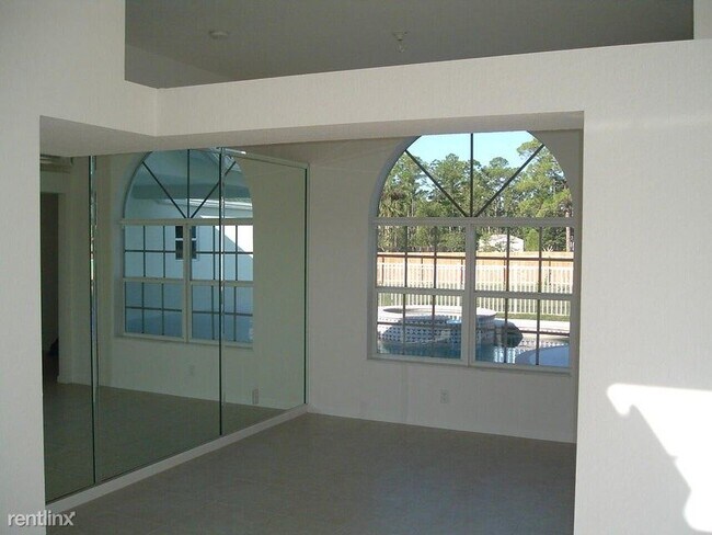 Foto del edificio - 5 br, 3 bath House - 13036 62nd Ct N
