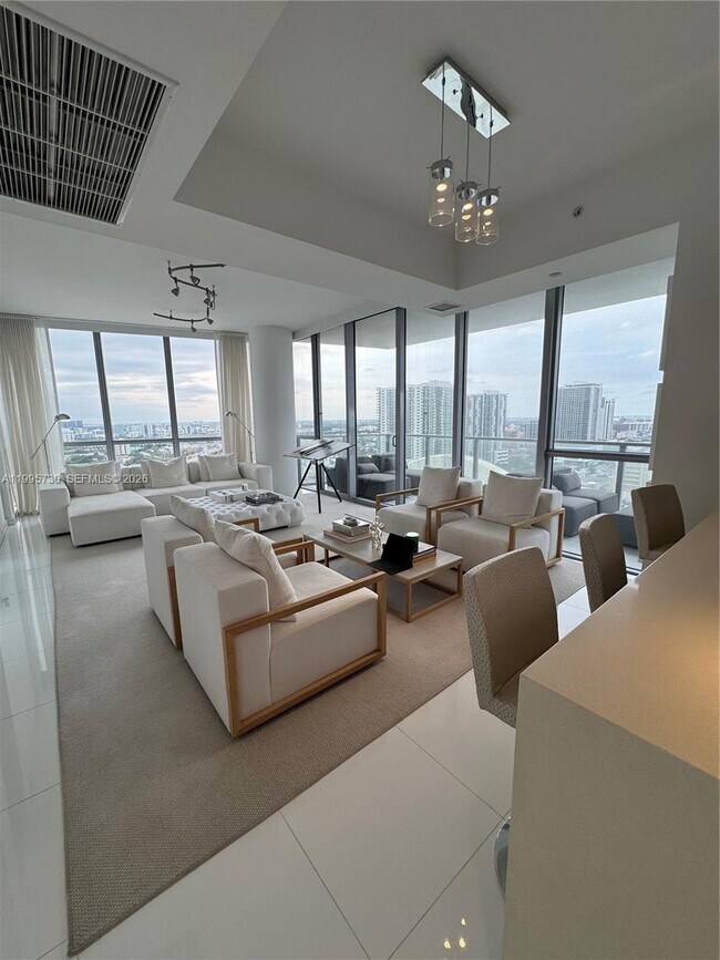 Foto del edificio - 1100 Biscayne Blvd