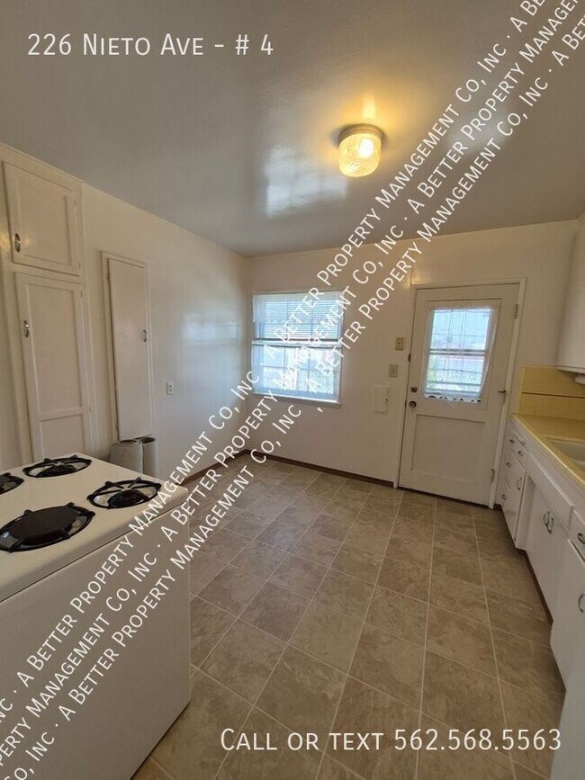 Foto del edificio - 226 Nieto Ave