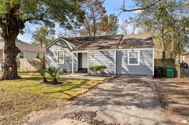 Building Photo - 6828 Sherwood Dr