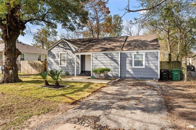 Foto del edificio - 6828 Sherwood Dr