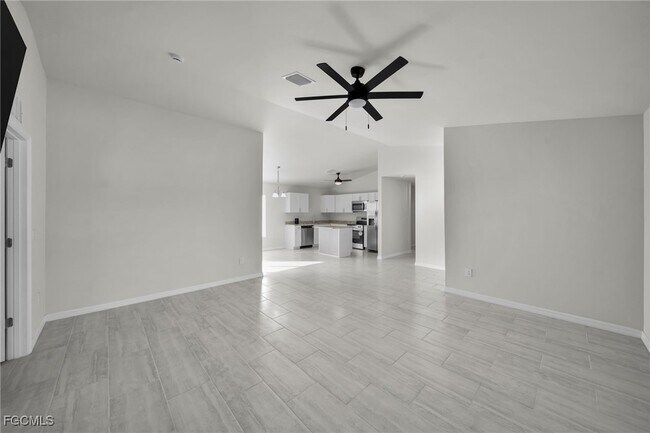 Building Photo - 1106 NE 11th Ave