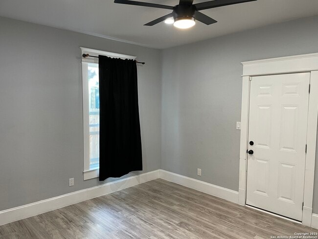 Building Photo - 208 Logan-