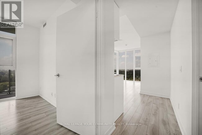 Building Photo - 33 Helendale Ave