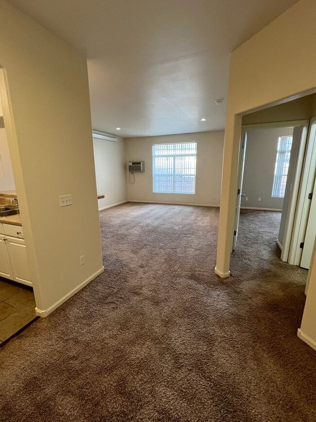 Building Photo - 1920 Monte Vista Dr