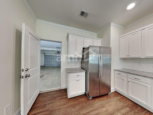 Foto del edificio - 597 Woodall Rd