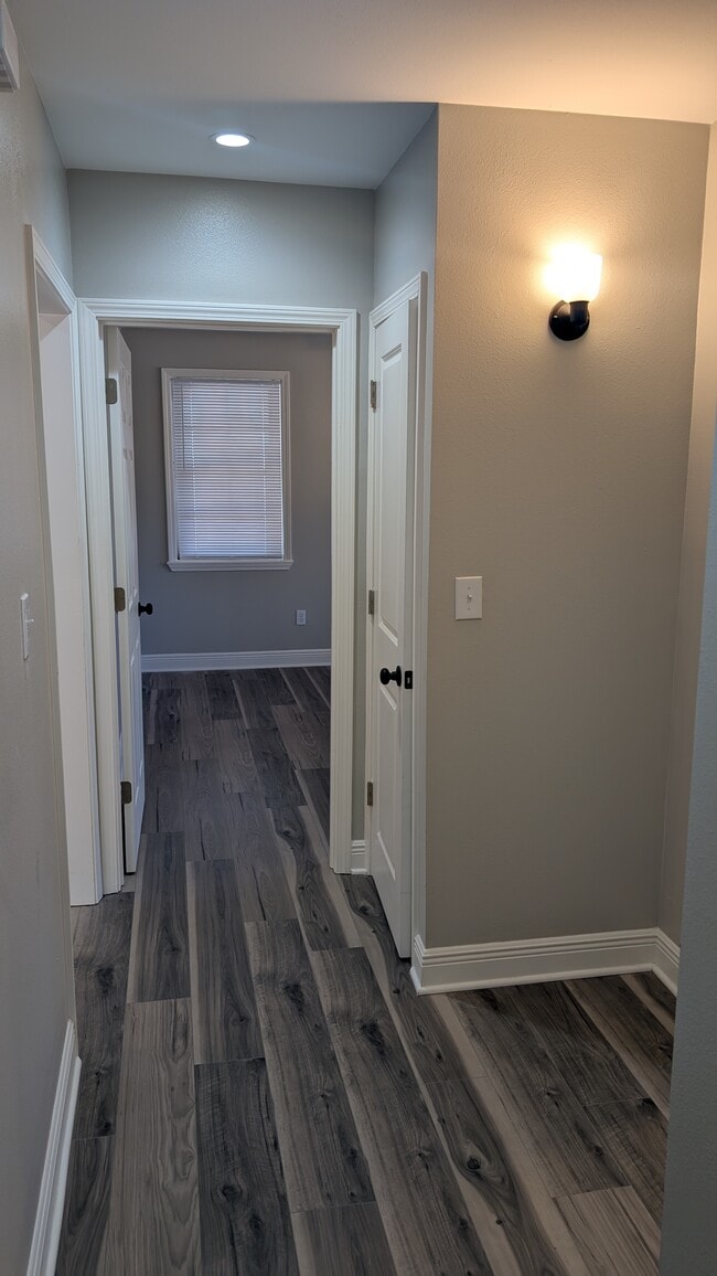 Foto del edificio - 240 Russell Ave