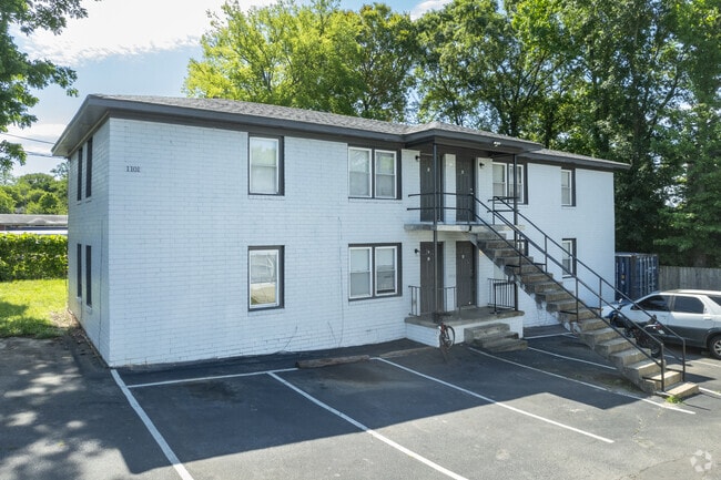 Building Photo - Hampton Avenue Apartments