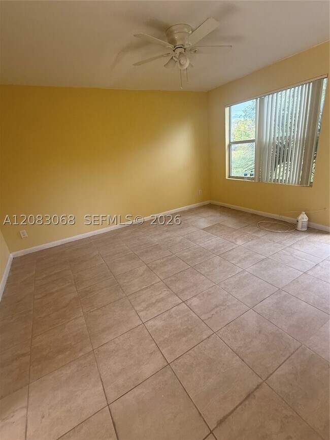 Foto del edificio - 14 NW 169th St