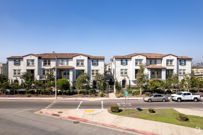 Building Photo - Montecito Walk