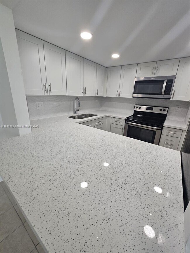 Foto del edificio - 8045 NW 7th St