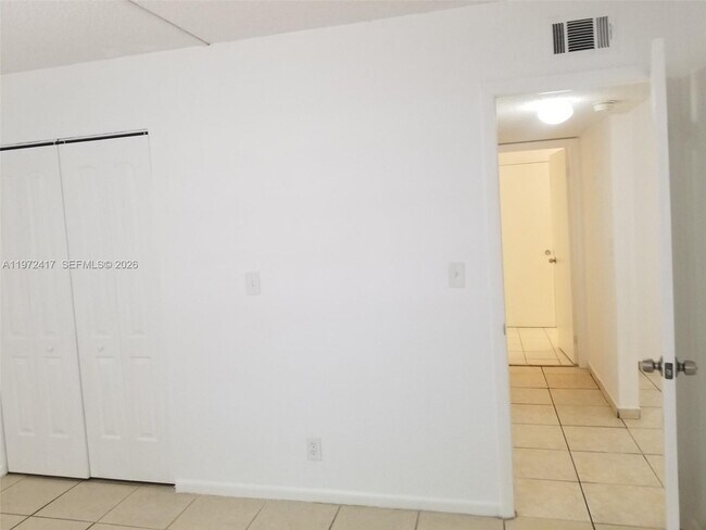 Foto del edificio - 850 E Commercial Blvd