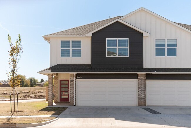 Foto del edificio - Luxury Modern Contemporary 3 Bedroom 2.5 Bathroom Townhome in Piedmont Schools- Neighborhood Park...